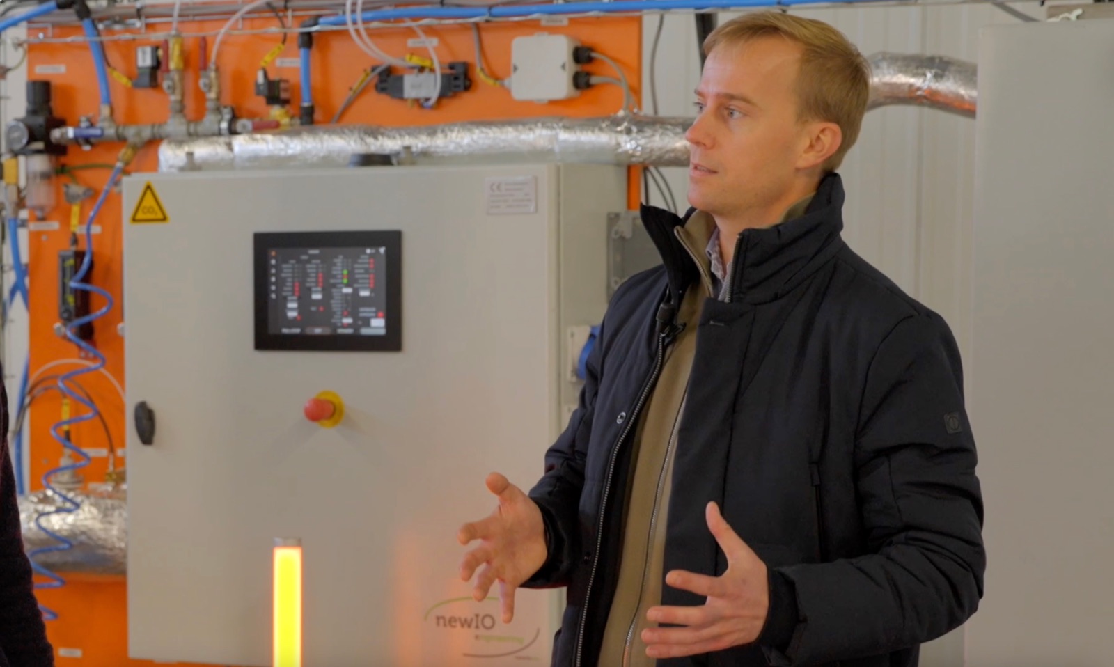 Everox founder presenting their system in the SubZero hall